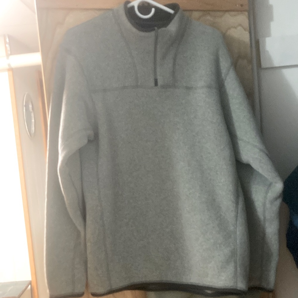 Arc’teryx Covert Quarter Zip. Mens M